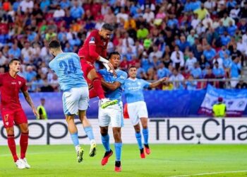 بونو والنصيري يفشلان في التتويج بلقب كأس السوبر الأوروبية