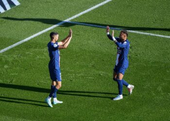 حكيمي يمازح نيمار  بعد انتقاله إلى الهلال :”قل لهم السلام عليكم وسيمنحونك 500 يورو إضافية”
