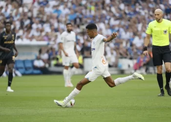 أوناحي يساهم في فوز مارسيليا على ريمس بهدف عالمي