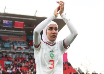 بنزينة: سعيدة بكوني أول لاعبة عربية ترتدي الحجاب في كأس العالم