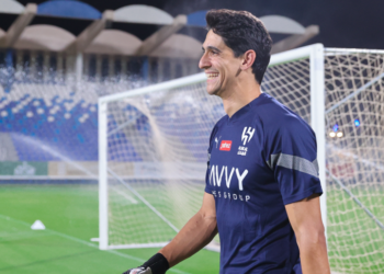 ياسين بونو يخوض أول حصة تدريبية رفقة الهلال السعودي