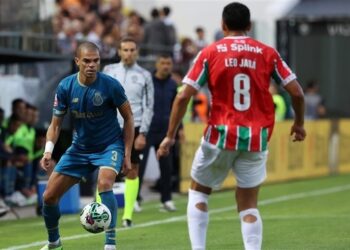 بورتو يفوز على إستريلا أمادورا ويواصل تصدر الدوري البرتغالي