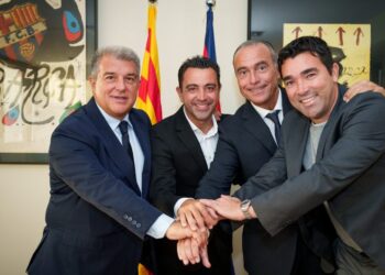 برشلونة يعلن تمديد عقد تشافي حتى 2025