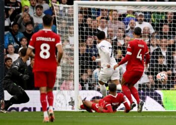 توتنهام ينتزع فوزا صعبا من ليفربول في الدوري الإنجليزي