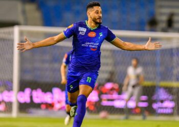 مراد باتنا يسجل هدفين ويحتل وصافة هدافي الدوري السعودي