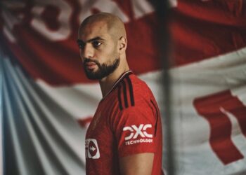 مدرب مانشستر يونايتد الإنجليزي يتحدث عن إصابة سفيان أمرابط وغيابه عن الملاعب