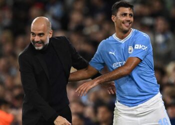 غوارديولا: رودري أفضل لاعب وسط في العالم