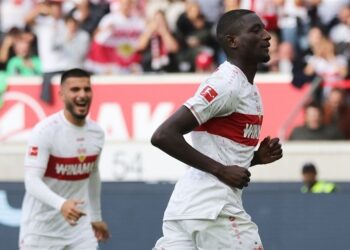 شتوتغارت يقتنص صدارة “البوندسليغا”.. ودورتموند وصيفاً
