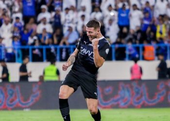 سافيتش يسقط الأخدود ويعيد الهلال لصدارة الدوري السعودي
