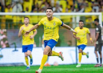 رونالدو يقود النصر لقلب تأخره إلى فوز على ضمك في الدوري السعودي