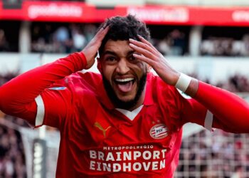 الصيباري يساهم في اكتساح أيندهوفن لأياكس بخماسية في الدوري الهولندي