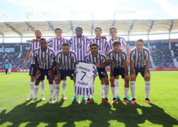 لاعبو تولوز يدعمون زميلهم المصاب أبوخلال خلال