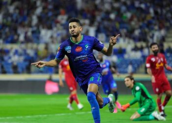باتنا يقود الفتح للفوز على أبها في الدوري السعودي