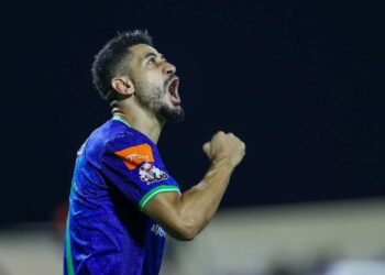 مراد باتنا يقود الفتح لاكتساح الوحدة بخماسية