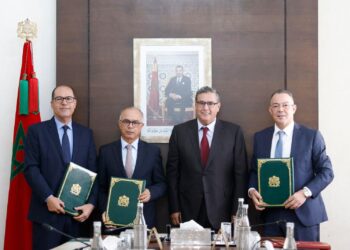 التوقيع على اتفاقية شراكة لتمويل برنامج تأهيل 6 ملاعب لكرة القدم وتشييد ملعب جديد