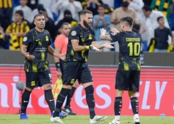 عبدالرزاق حمدالله يسجل هدف التقدم أمام الفيحاء