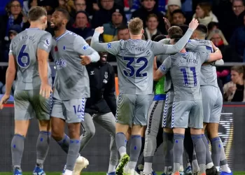 خصم عشر نقاط لإيفرتون في الدوري الإنجليزي