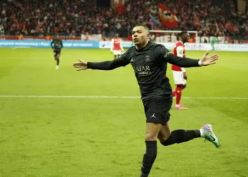 مبابي يقود باريس سان جيرمان لصدارة الدوري الفرنسي