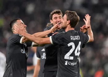 يوفنتوس يعبر كالياري ويقفز لصدارة الدوري الإيطالي