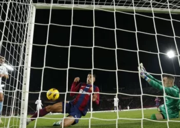جيرونا يكتسح برشلونة ويستعيد صدارة “الليغا” من ريال مدريد