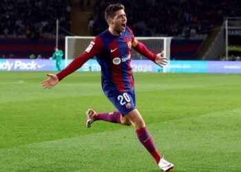 روبيرتو ينقذ برشلونة من فخ ألميريا في الليغا