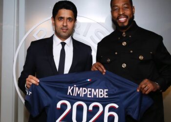 “البي إس جي” يمدد عقد كيمبيمبي حتى 2026