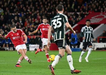 نوتنغهام يعمق جراح مانشستر يونايتد والسيتي يواصل صحوته في الدوري الإنجليزي