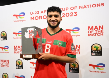 بعد أن ضمن التواجد رفقة المنتخب المغربي بشكل كبير.. الصيباري يفاجئ لاعبي الاسود