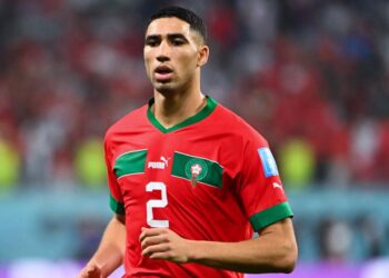 بسبب مشاركته مع المنتخب المغربي .. شبح الطرد يلاحق حكيمي من باريس ..
