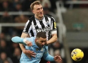 السيتي ينتصر على نيوكاسل في مباراة مجنونة في الدوري الإنجليزي