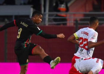 الجيش الملكي يتوج بلقب بطولة الخريف بعد الإطاحة بالفتح الرباطي برباعية