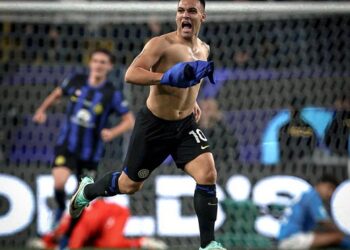 إنتر يتوج بكأس السوبر الإيطالي إثر فوزه على نابولي بالرياض
