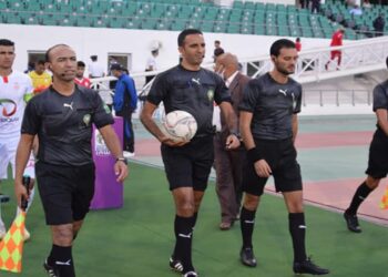العصبة الاحترافية تدرس إمكانية استخدام حكام أجانب في البطولة الاحترافية