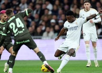 ريال مدريد يسحق جيرونا برباعية نظيفة ويعزز صدارة لليغا