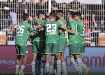 الرجاء يفوز على حسنية أكادير بهدفين دون رد