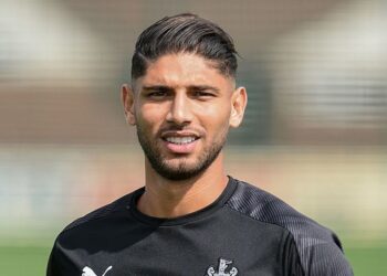 أشرف لزعر ينتقل إلى الاتفاق الاماراتي في صفقة إنتقال حر ..