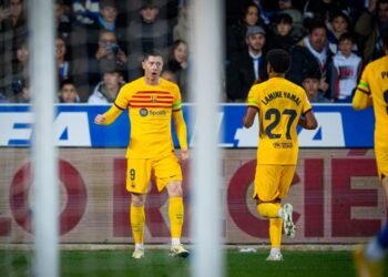 برشلونة يتجاوز ألافيس بثلاثية في الليغا