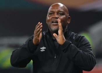 عكس كل التوقعات .. موسيماني يفاجئ لاعبي منتخب جنوب إفريقيا بعد إقصاء المغرب..