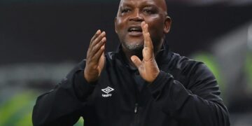 عكس كل التوقعات .. موسيماني يفاجئ لاعبي منتخب جنوب إفريقيا بعد إقصاء المغرب..