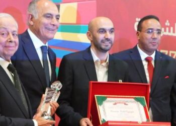 وليد الركراكي يفوز بجائزة المؤسسة الدبلوماسية الشعبية