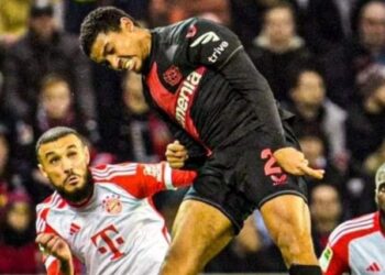 رفاق آمين عدلي لاعب بايرن ليفركوزن يهزمون رفاق الدولي المغربي نصير مزراوي لاعب بايرن ميونخ