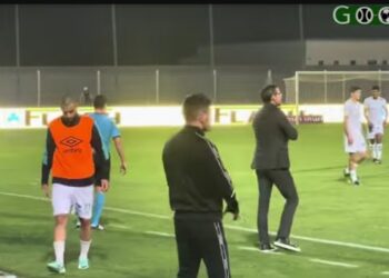 فيديو…مدرب الرجاء لم يهدأ له البال الا بعد صافرة الحكم الذي اعلنت فوز الرجاء