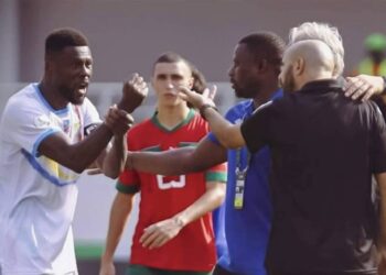 ياسين بونو “أخبرني النصيري أن مبيمبا كان يهينه طيلة المباراة، وقال لي مبيمبا كان يسبني رغم أنني لم أتحدث معه”