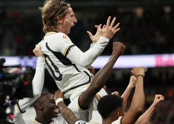 مودريتش يقود ريال مدريد لهزم إشبيلية والهروب في صدارة الليغا