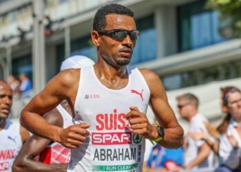 أبراهام تاديسي يحطم الرقم القياسي لماراثون برشلونة