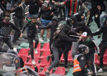 الأمن يعتقل 15 شخصا عقب الأحداث المشينة التي عرفها الملعب البلدي بالقنيطرة بين الجيش الملكي أمام أولمبيك أسفي
