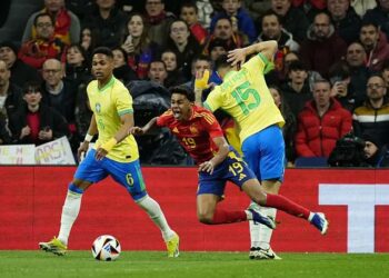 البرازيل تجبر إسبانيا على التعادل وألمانيا تتفوق على هولندا