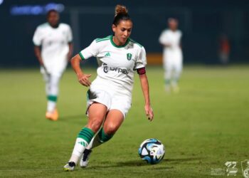 نجمة المنتخب المغربي الجرايدي تتوج بكأس الاتحاد مع الأهلي