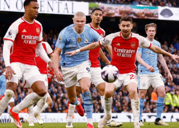 تعادل سيتي وأرسنال يهدي ليفربول صدارة الدوري الإنجليزي