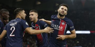 باريس سان جيرمان يفوز على غريمه مارسيليا ويعزز صدارته للدوري الفرنسي